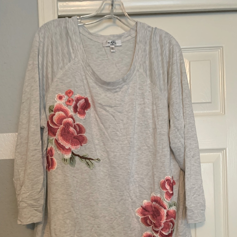 Embroidered floral sweatshirt 2x